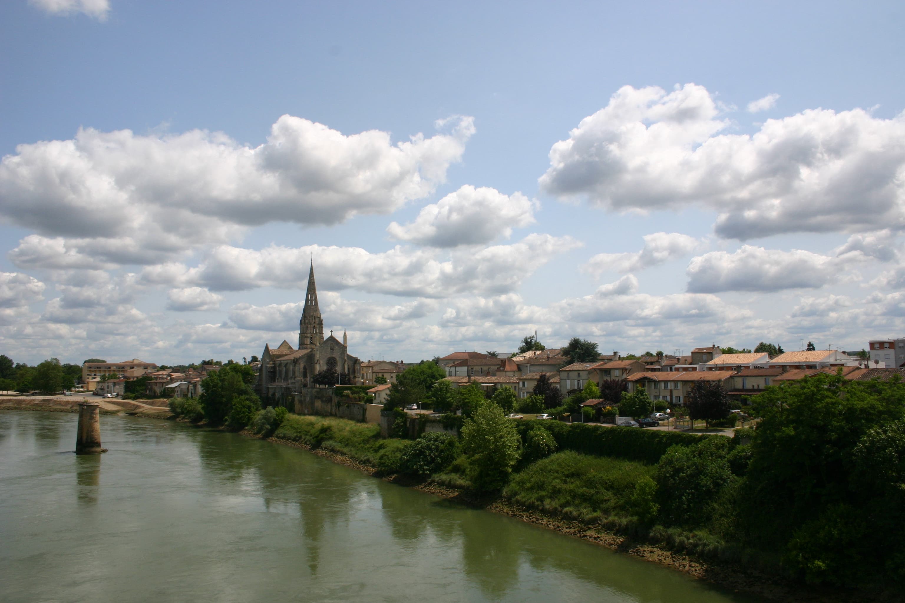 Vue de Langon, base d'intervention d'A+ Diagnostic